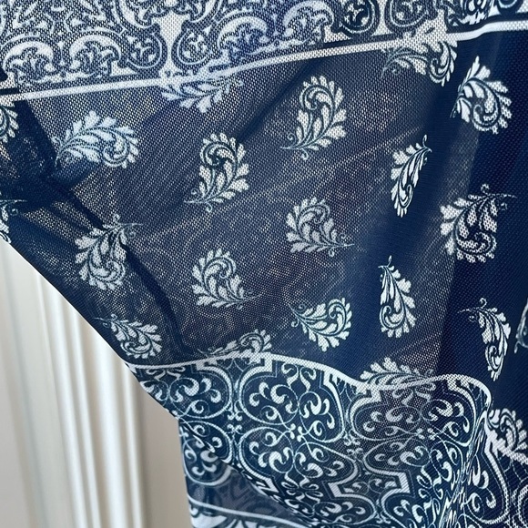 Catherines size 2X top blue lined - Picture 7 of 8